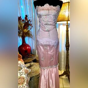 Beautiful Pink Appliqués 1940’s Gown